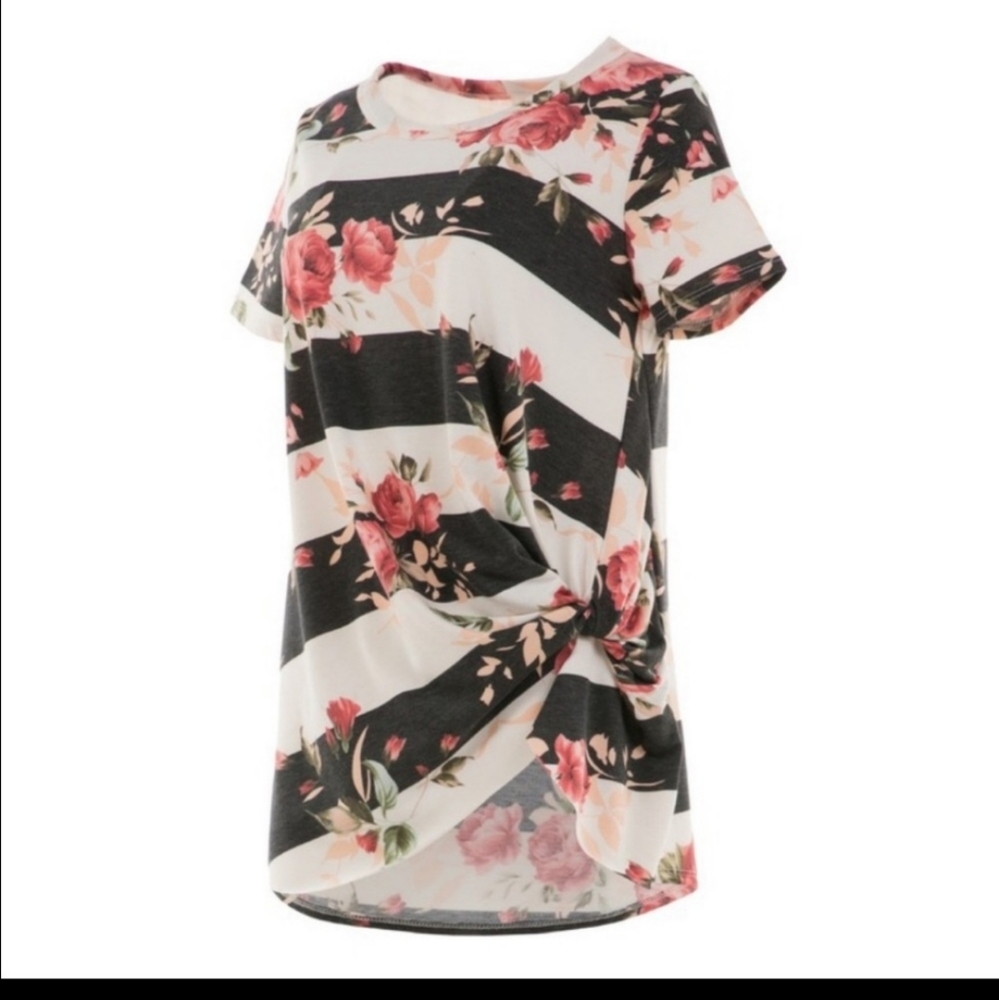 FASHIONOMICS Floral Top - Picture 1 of 10